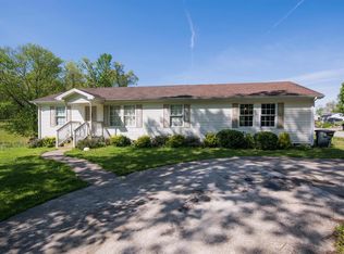 10 Windy Cove Ln, Stanton, KY 40380