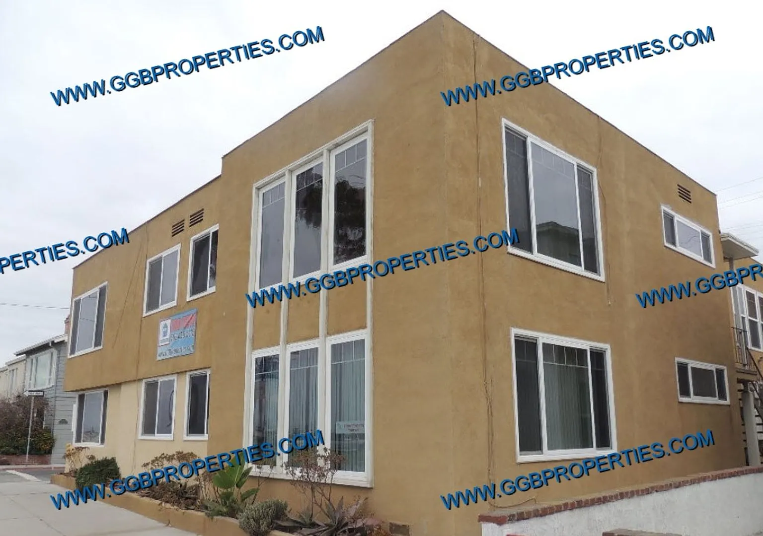 10 Bay Shore Ave — Photo 1