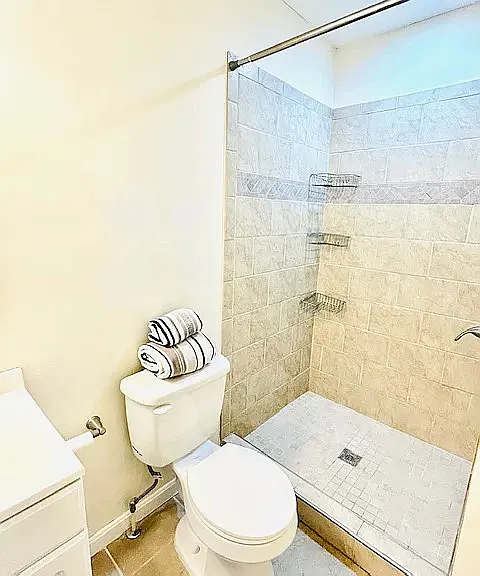432 Grundy St — Photo 7
