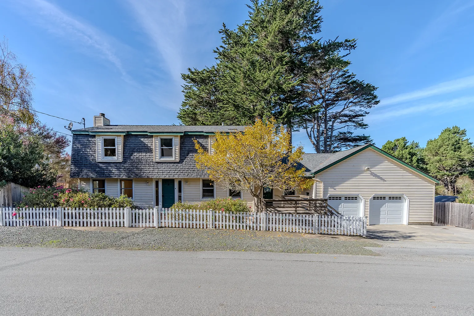 1004 Acacia St photo 1