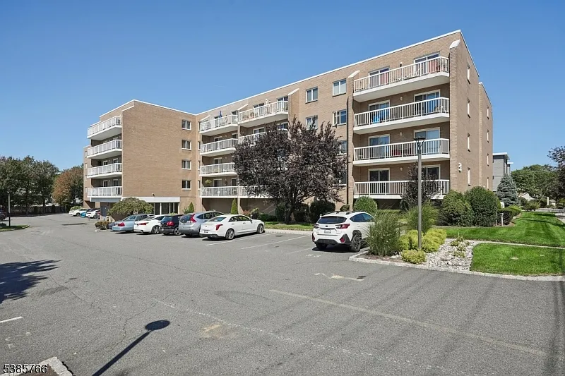 2 bed, 2.0 bath, $2,800 — Photo 2