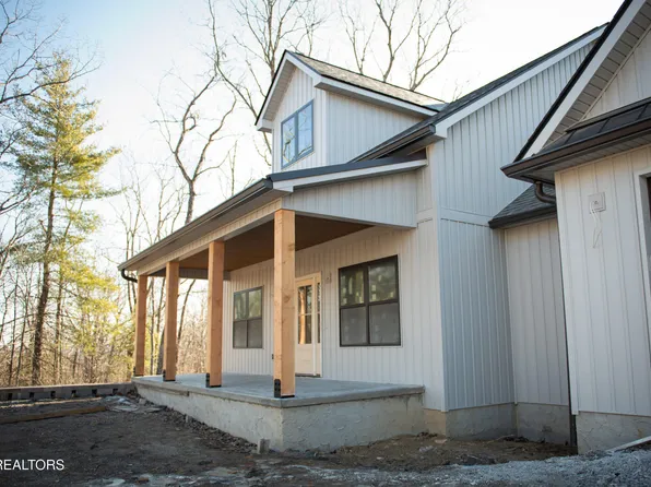 105 Leinster Ln, Crossville, TN 38558