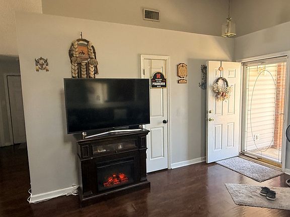 5th image of 140 Mossydale Ln