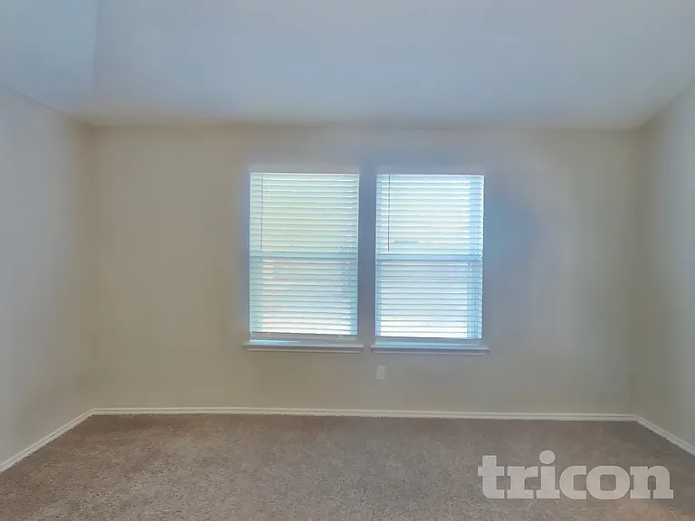 1915 Pin Oak Ln — Photo 6