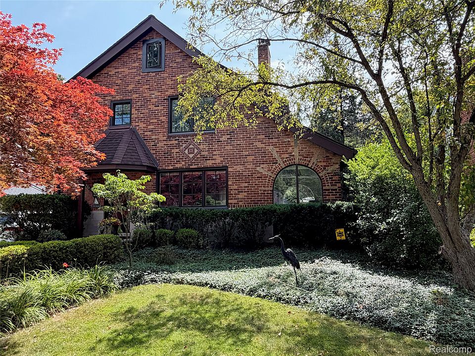 1st image of 32410 Sheridan Dr