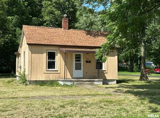 423/431 E Prairie St, Virden, IL 62690