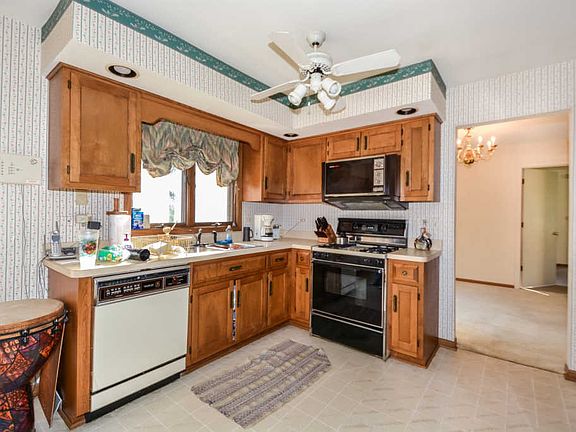 5th image of 3018 Monterey Dr