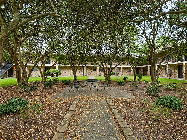 Park Regency — Photo 12