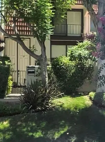 22257 1/4 Erwin St — Photo 1