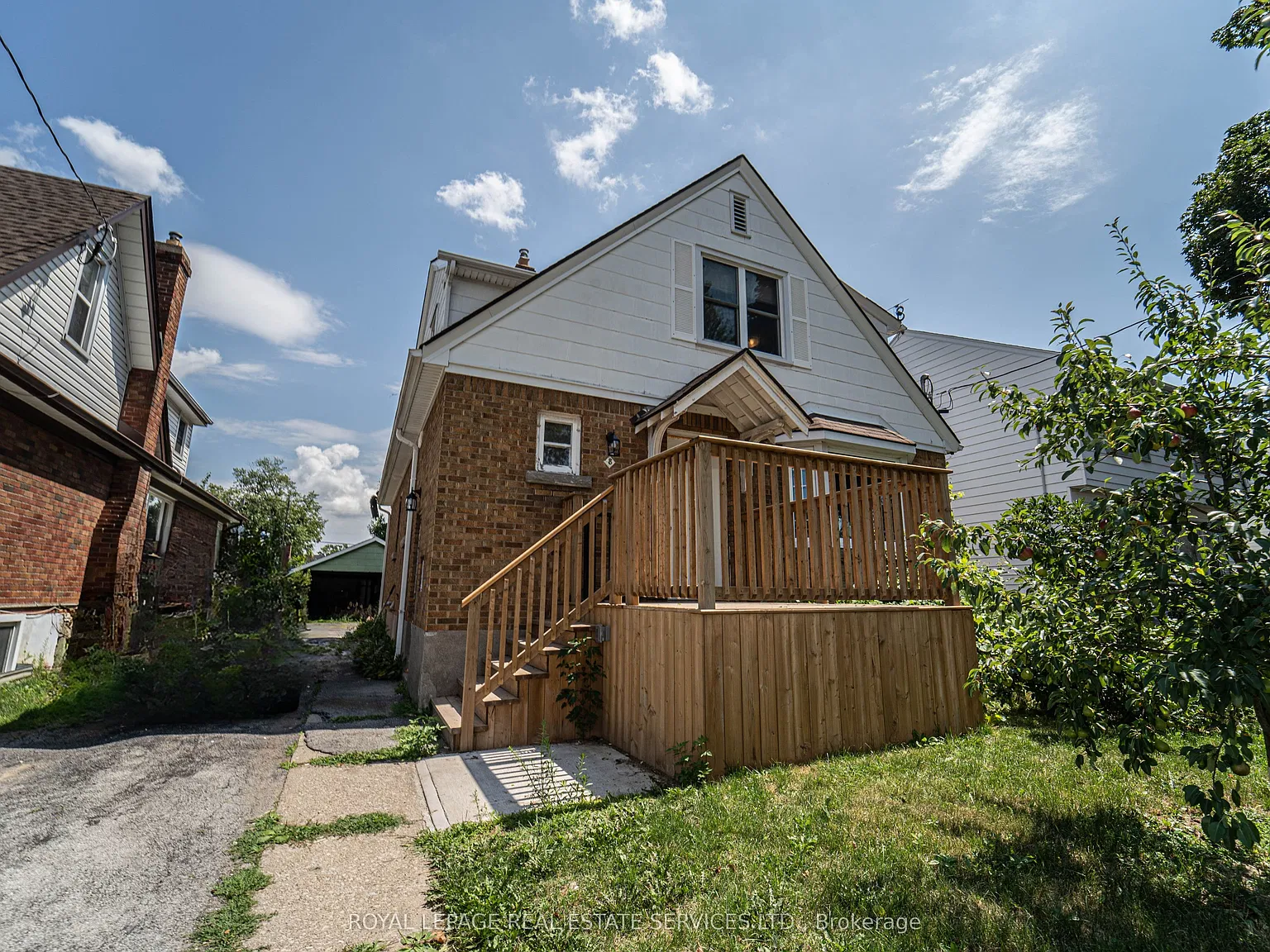 8 Bruce Street St. Catharines — Photo 1