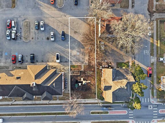 3rd image of 218 W 7th St