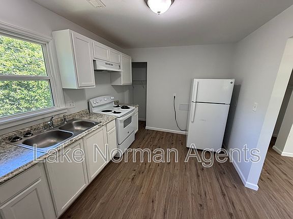 4th image of 2320 Shade Tree St #1