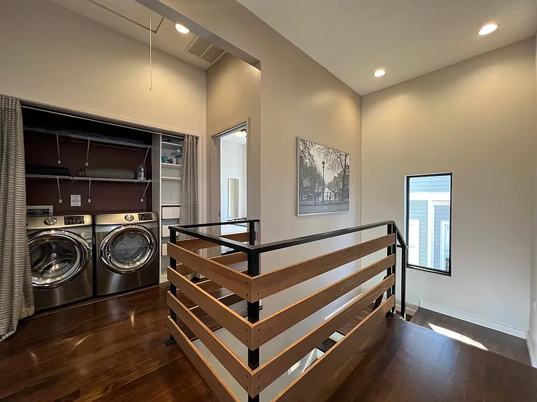 504 Morgan St NE — Photo 32