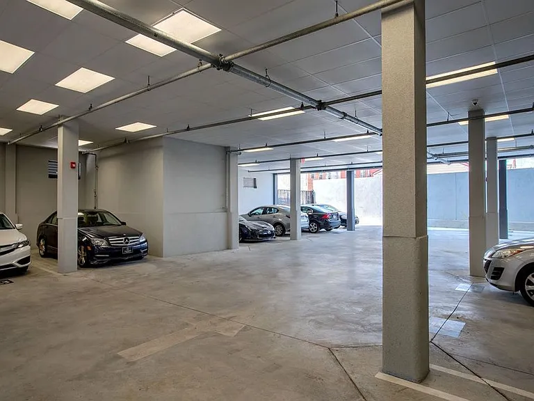 1200 Manor Residence — Photo 11