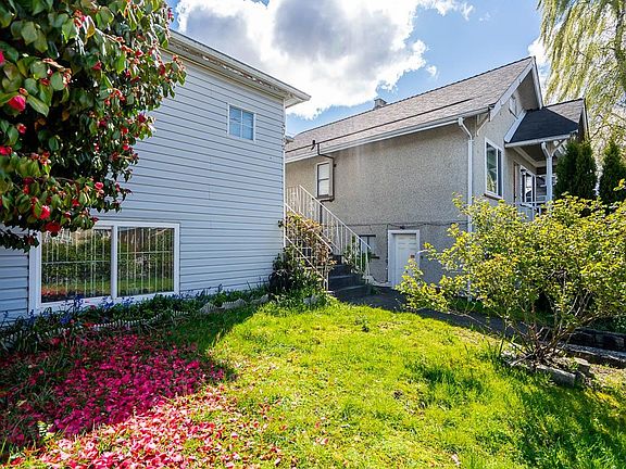 3rd image of 4712 Victoria Dr
