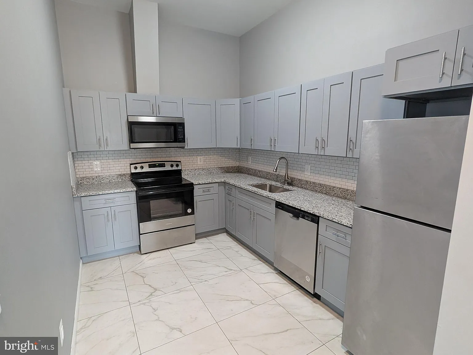 2 bed, 991 sqft, $1,800 — Photo 2