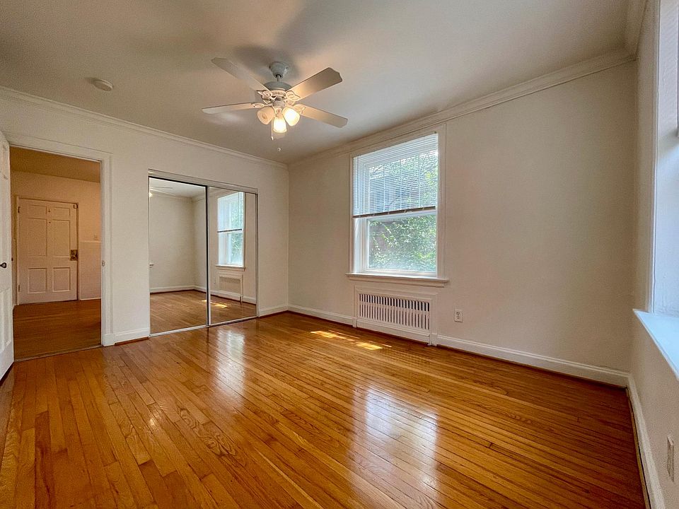 1st image of 805 Westwood Dr APT 1E