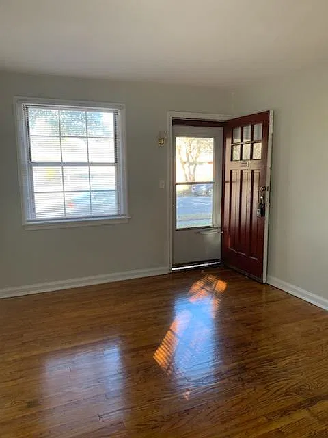2 bed, $1,100 — Photo 1
