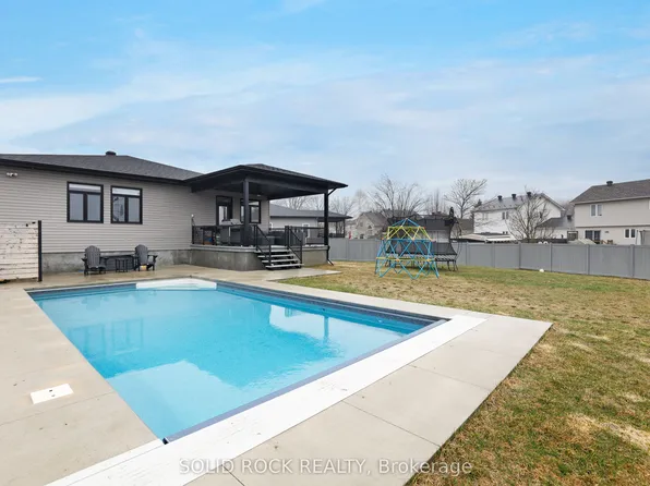 216 Filion St, Russell, ON K0A 1W0