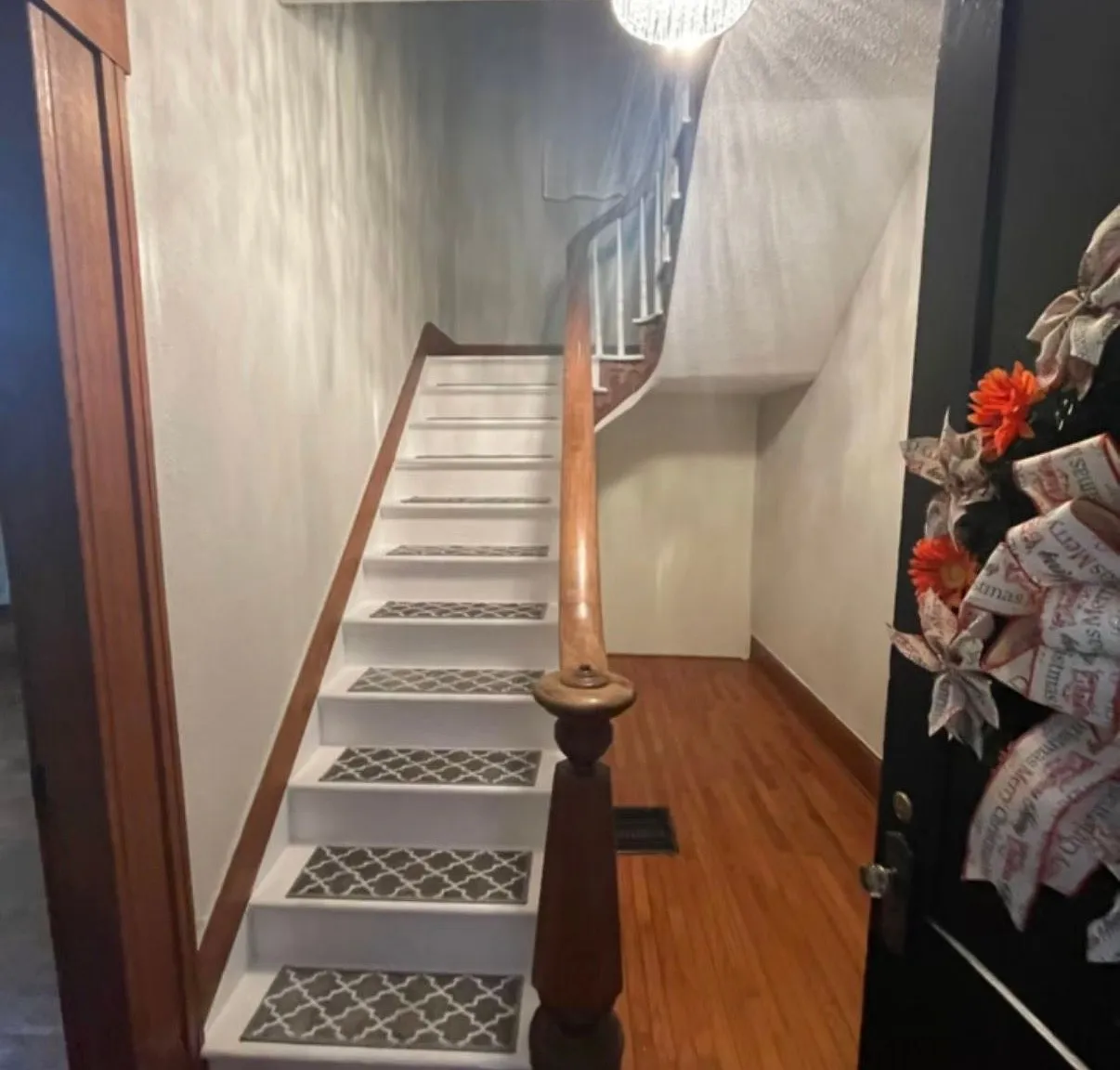 4 bed, 2.0 bath, 2300 sqft, $1,300 — Photo 2