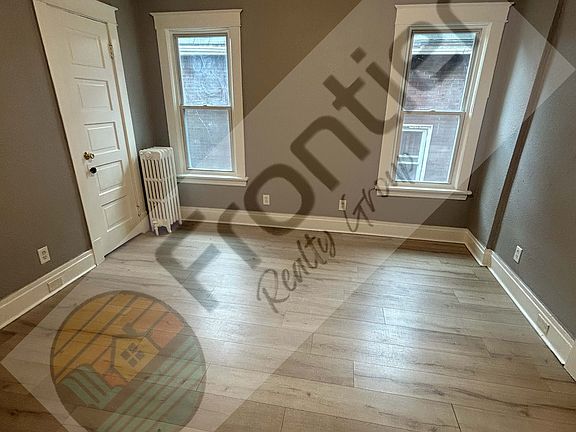 3rd image of 1624 Niagara St #3