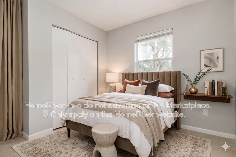5 bed, 2.0 bath, 1820 sqft, $2,645 — Photo 4