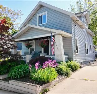 620 Emerald Ave NE, Grand Rapids, MI, 49503