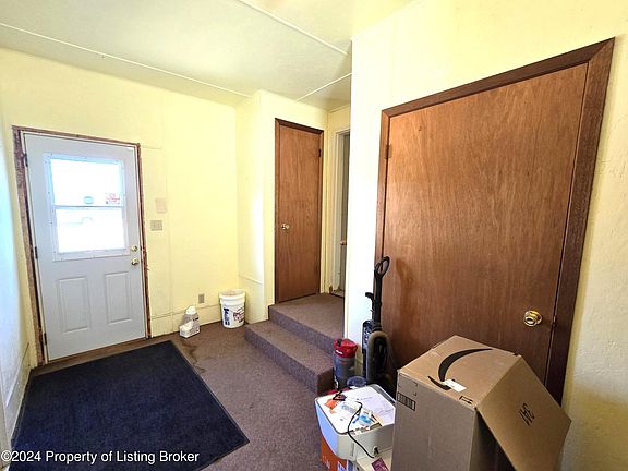 3rd image of 607 4th Ave W
