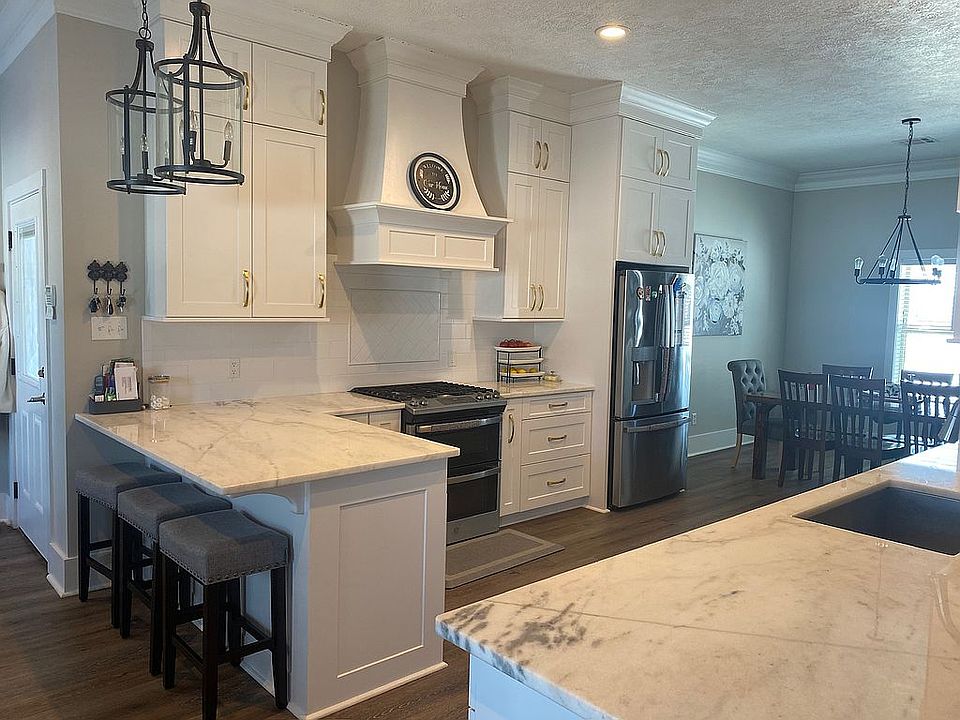 2nd image of 2032 Oak Forest Rd
