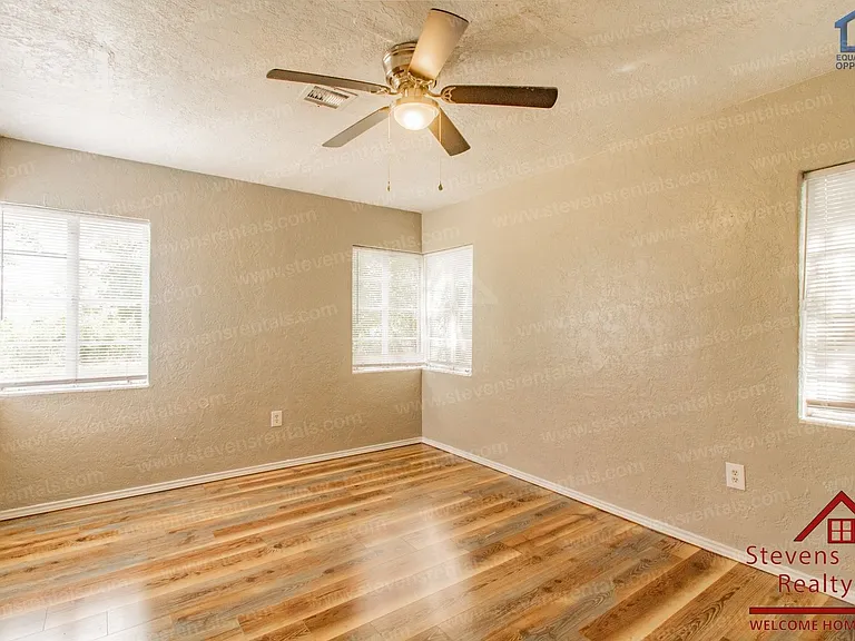 1303 NW Taylor Ave — Photo 16
