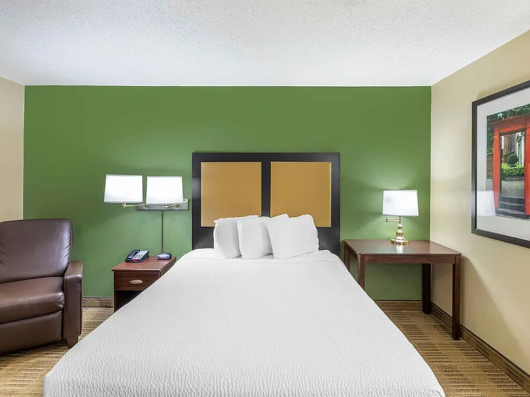 Studio Suite - 1 Queen Bed