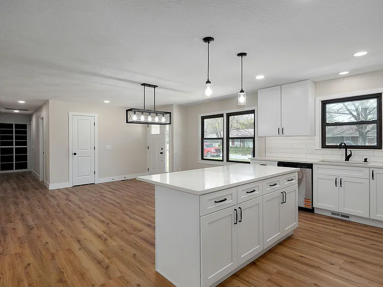 2558 W Village Ln — Photo 15