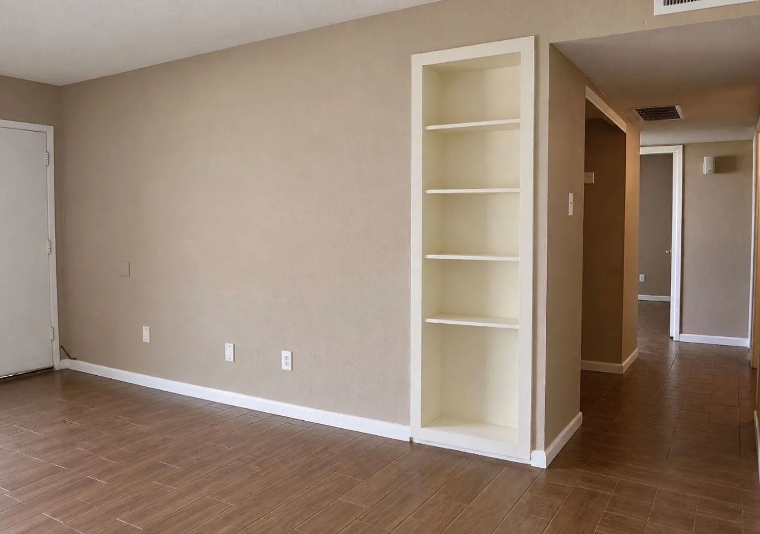 2 BR 2 BA Condo - Upstairs — Photo 4