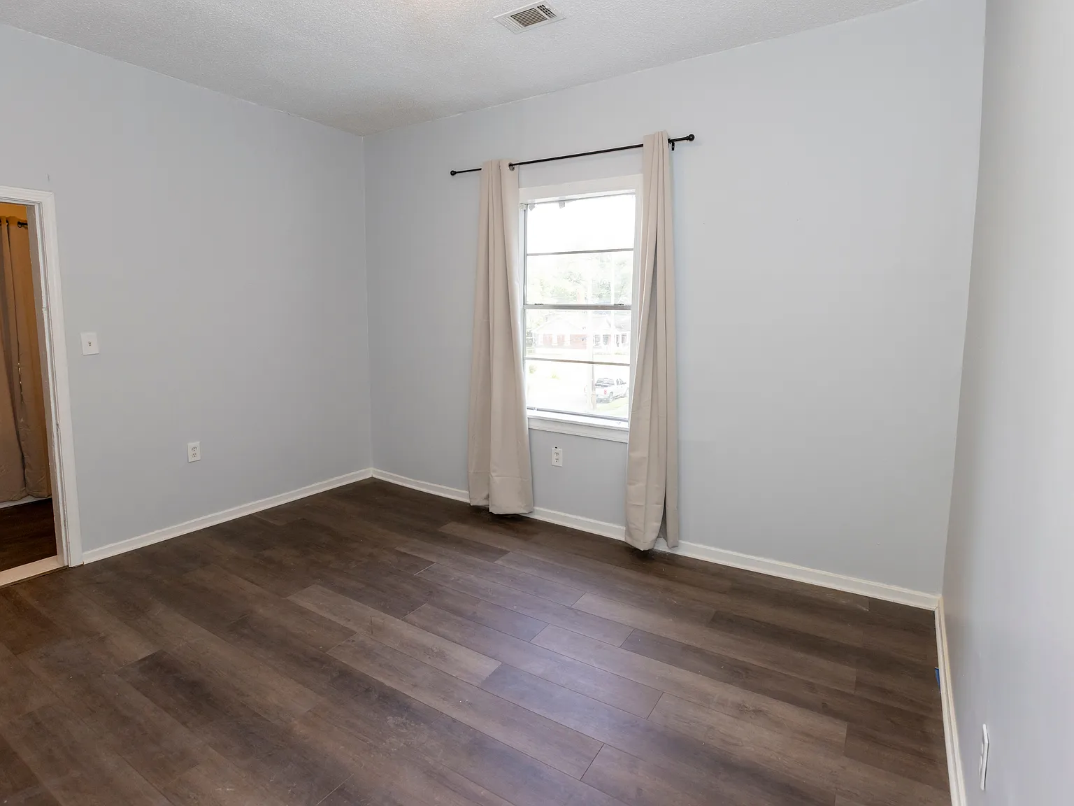 2 bed, 1100 sqft, $700 — Photo 3