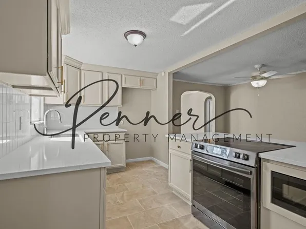 209 NE Douglas St, Lees Summit, MO 64063