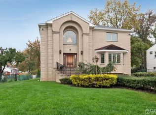 62 Creemer Ave, Iselin, NJ 08830