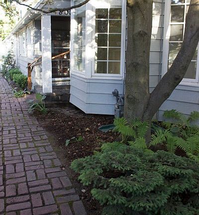 Side walkway