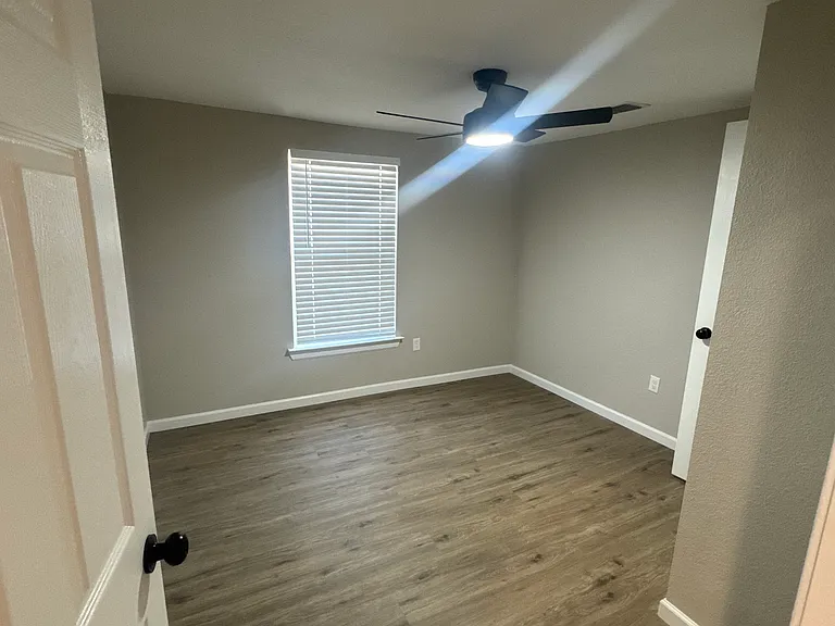 1128 Texas St — Photo 11
