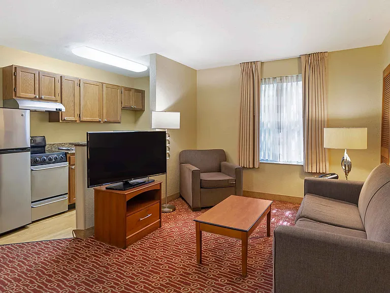 2 Bedroom Suite - 2 Queen Beds