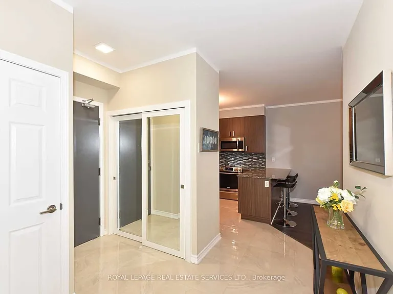 11611 Yonge St #306 — Photo 8