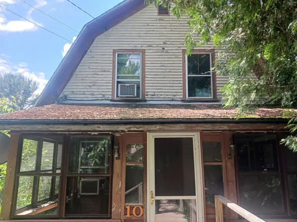 10 Main Street, Howland, ME 04448