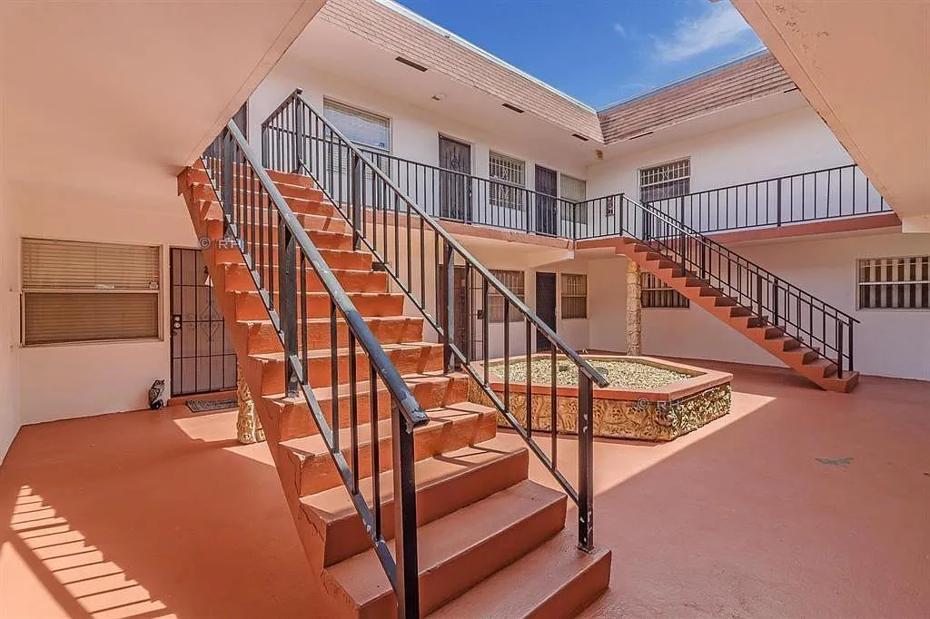 2 bed, 2.0 bath, 855 sqft, $1,700 — Photo 1