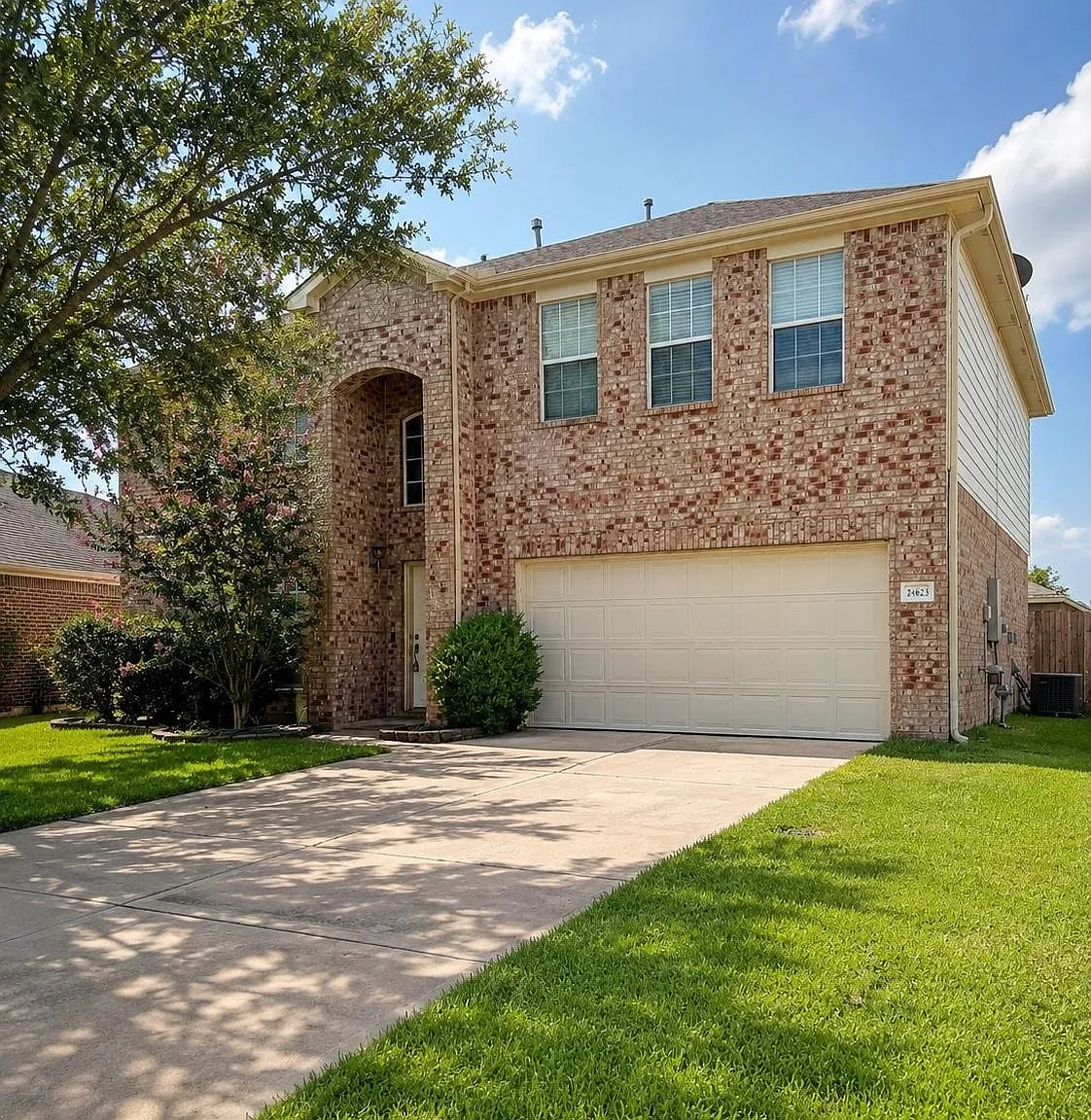4 bed, 2.5 bath, 2404 sqft, $2,350 — Photo 1