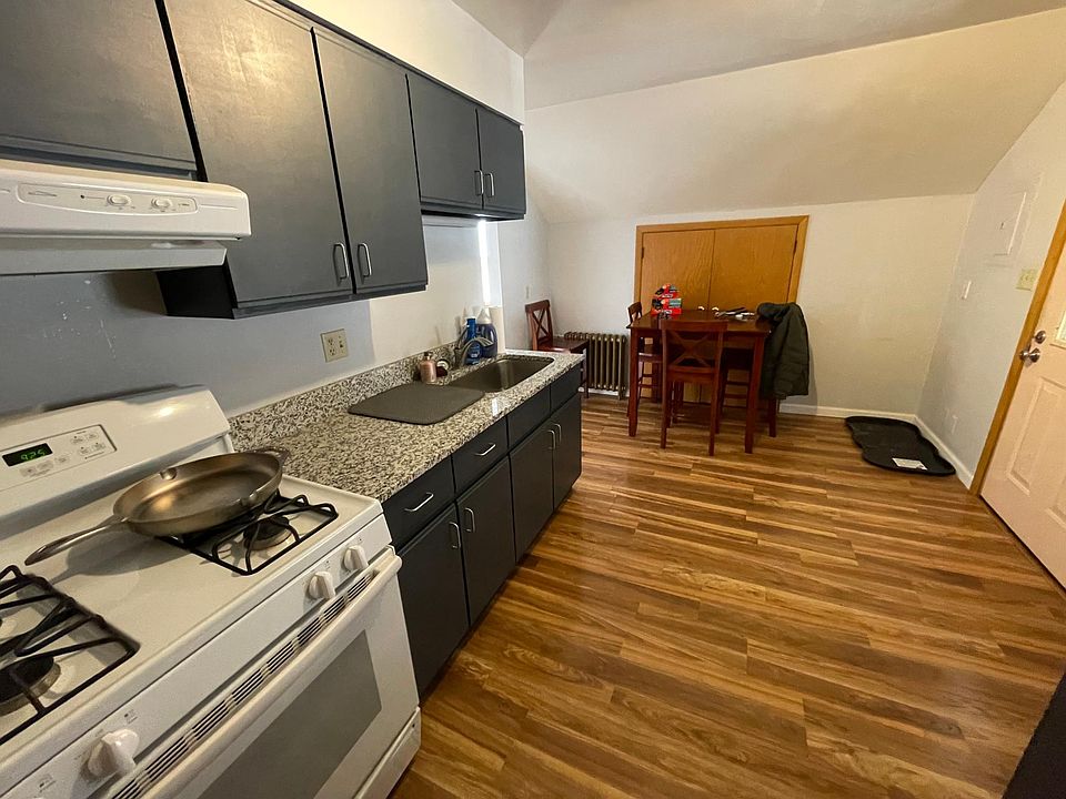 1st image of 2424 5th St NE #1