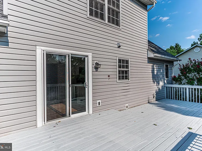 121 Nottingham Ct — Photo 44