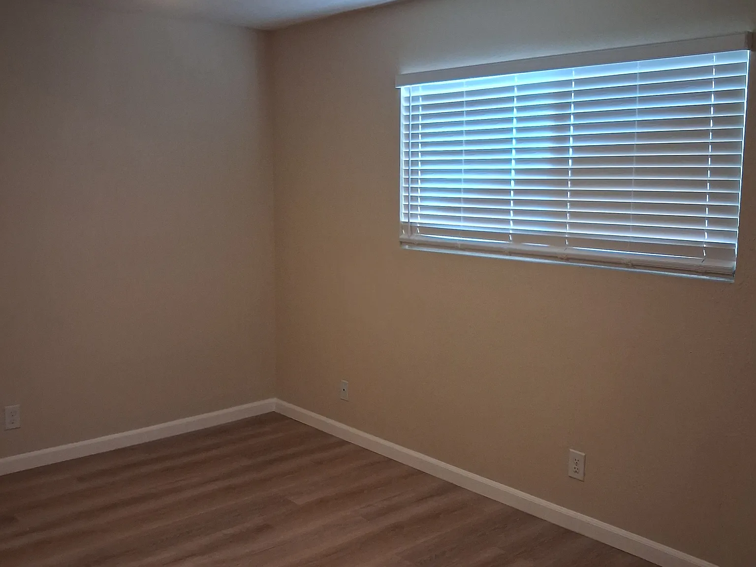 2 bed, 1000 sqft, $2,200 — Photo 2