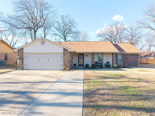 8608 Harvard Dr, Fort Smith, AR 72908