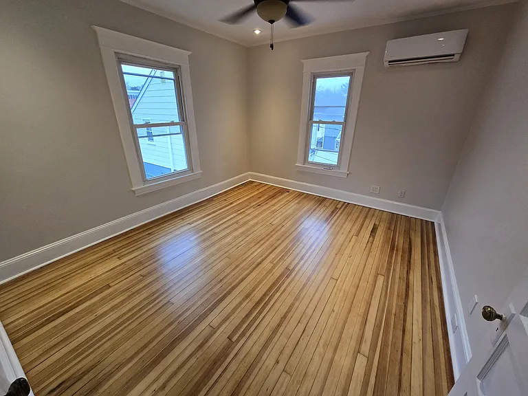 1 N Cherry Grove Ave #1 — Photo 9