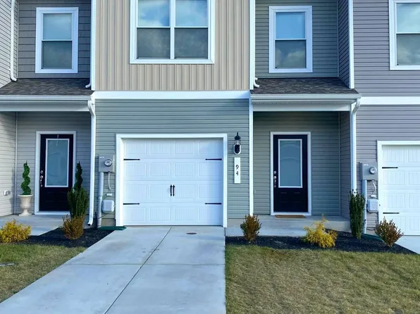 94 Paddington St, Falling Waters, WV 25419