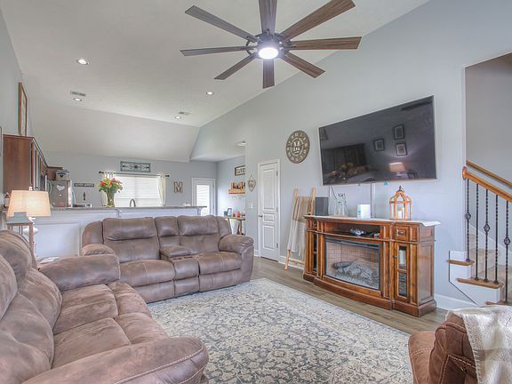 3rd image of 511 McGrath Dr